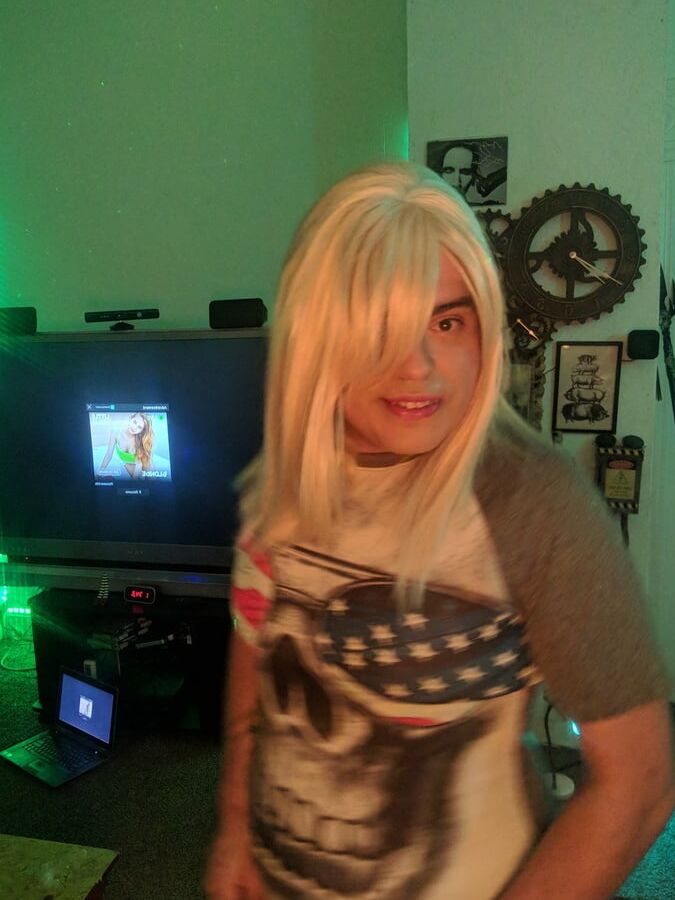 SexyLexi in blonde. Gorgeous tranny