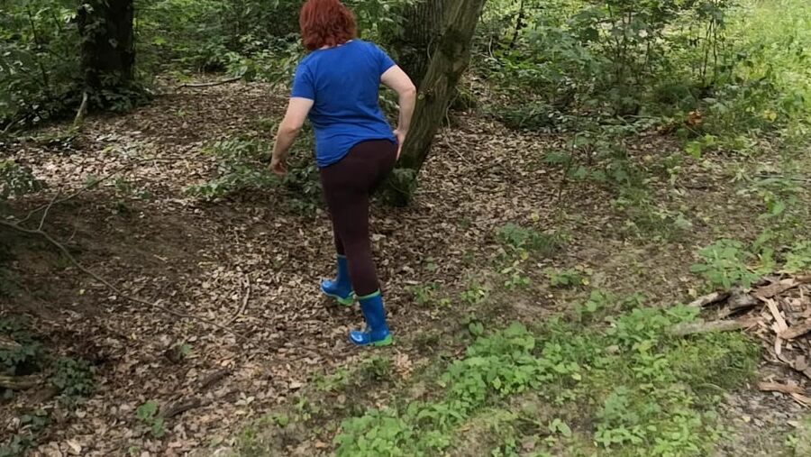 Peeing in rubber boots