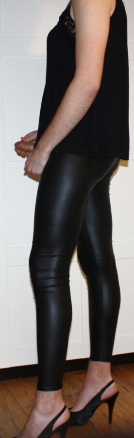 Shiny legging &amp; small grey top