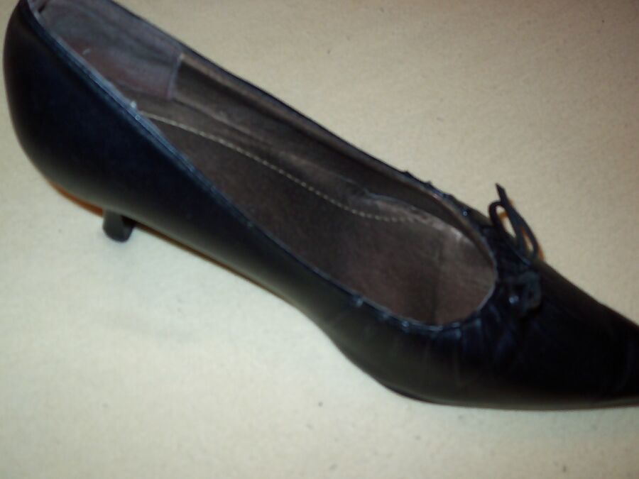 Black RHT stockings, black pumps
