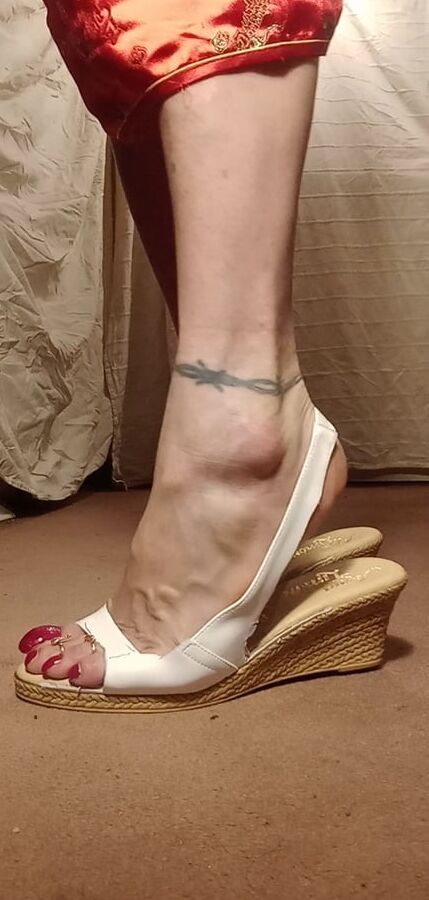 asian ts sexy feet in sandals, mules, high hells .