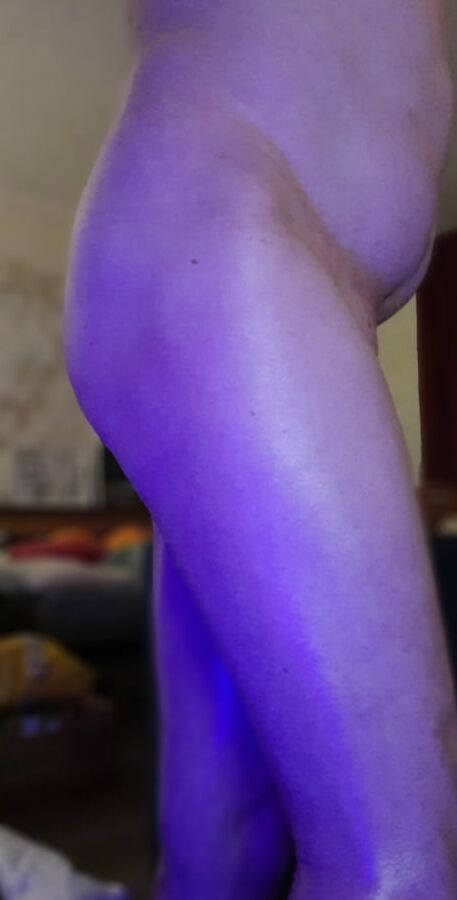 My feet, sissydick and -ass in oil.