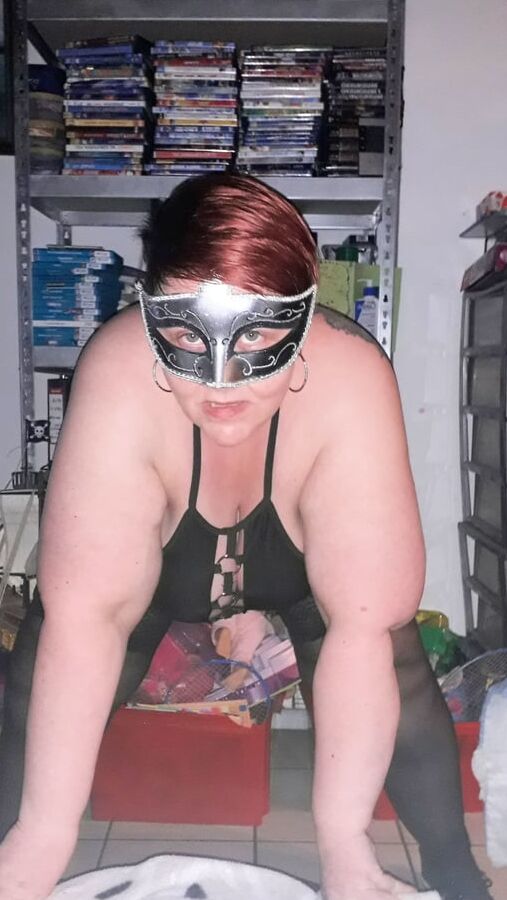 Masked she blows me