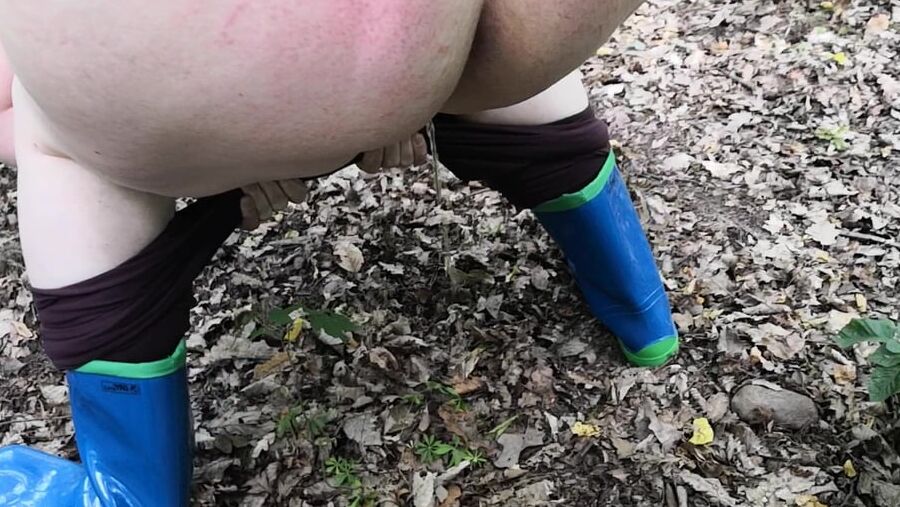 Peeing in rubber boots