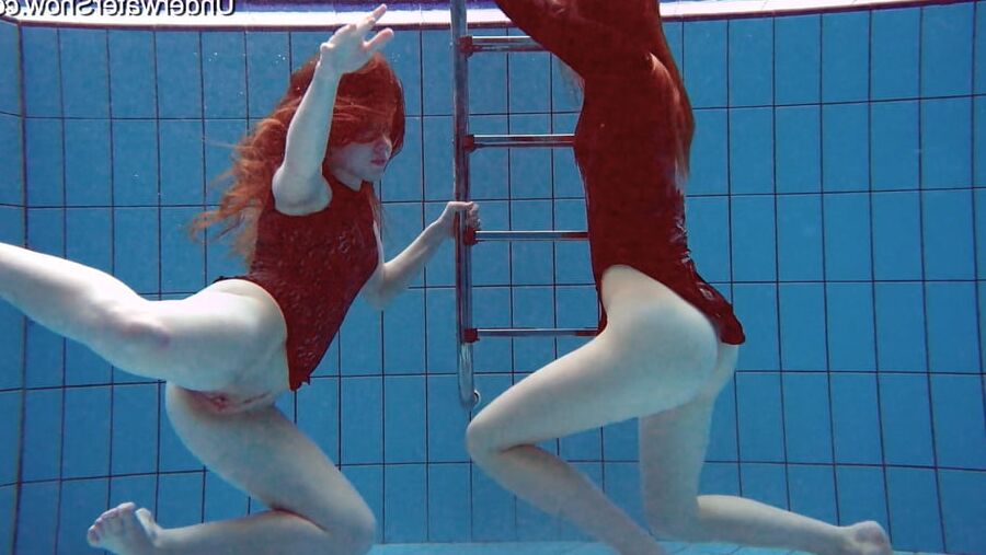 Simonna and Diana UnderWaterShow