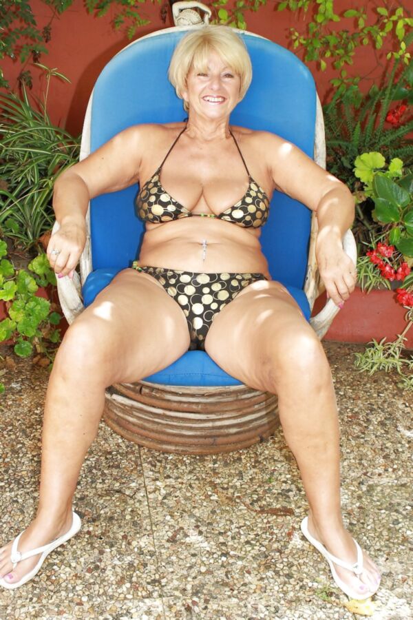 Voluptuous granny Samantha from OlderWomanFun