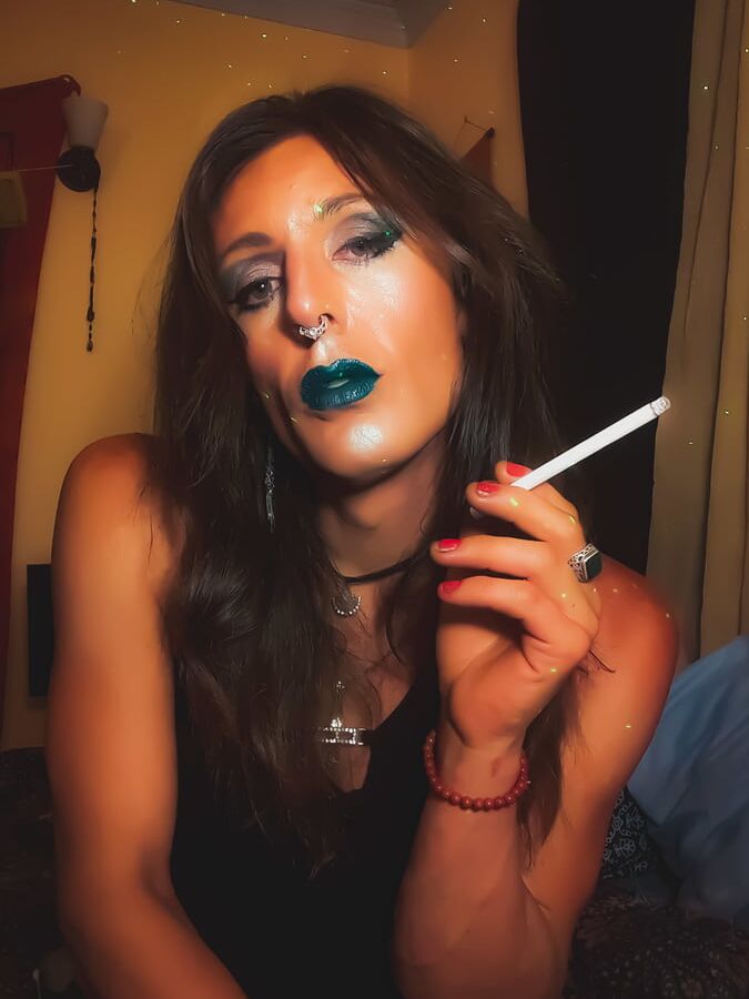 Sexy TS smoking fetish. Femme VS menthols