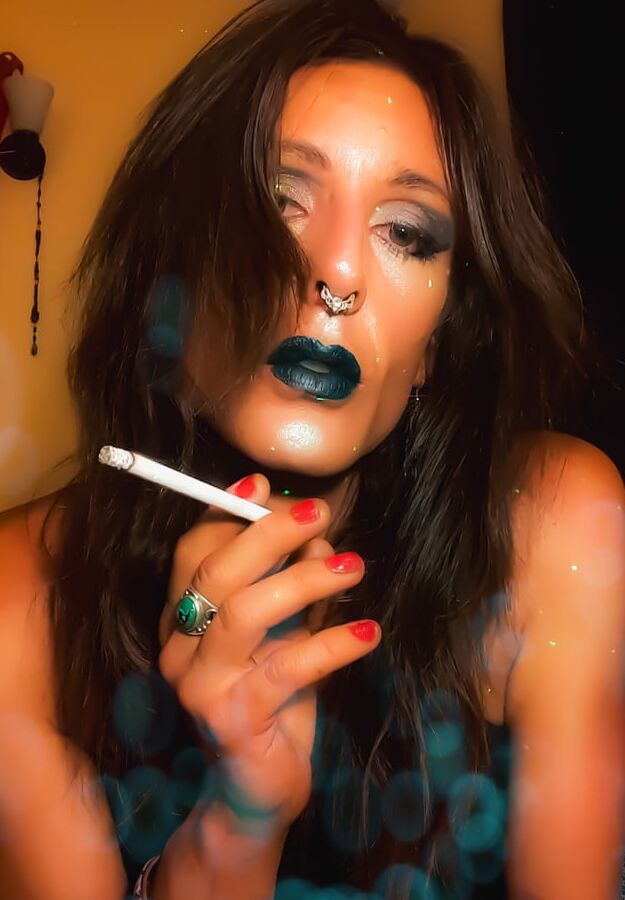 Sexy TS smoking fetish. Femme VS menthols