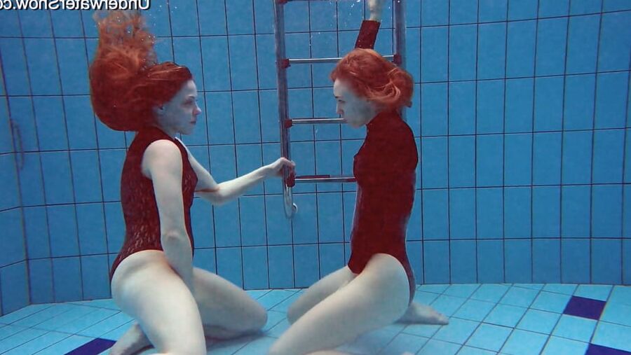 Simonna and Diana UnderWaterShow