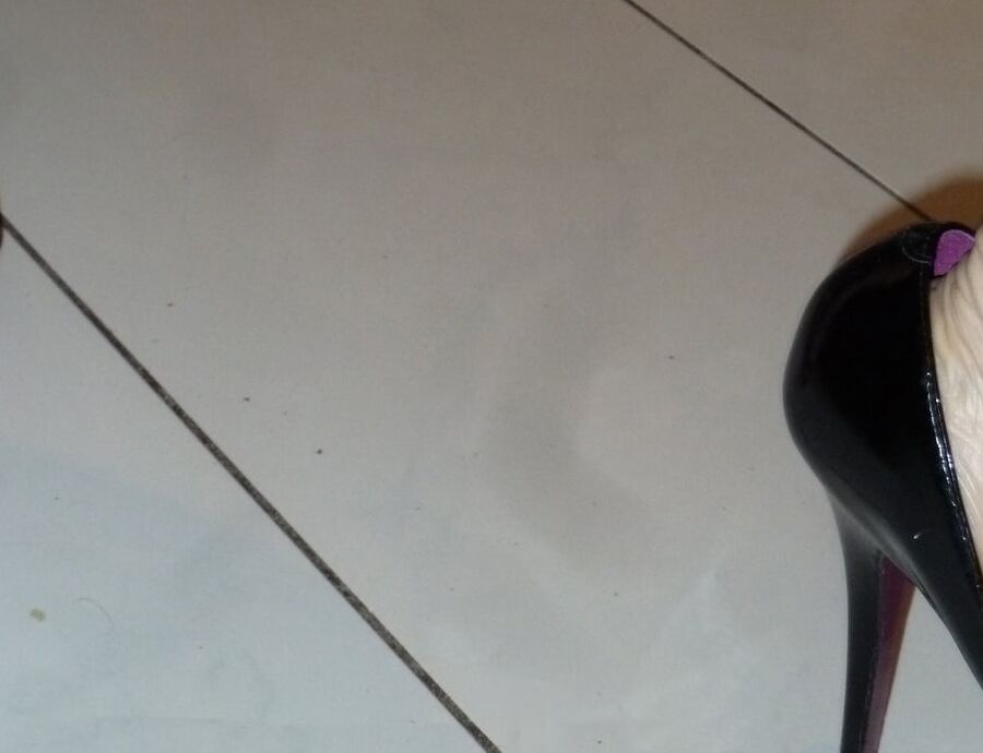 My wife is fitting her shoes