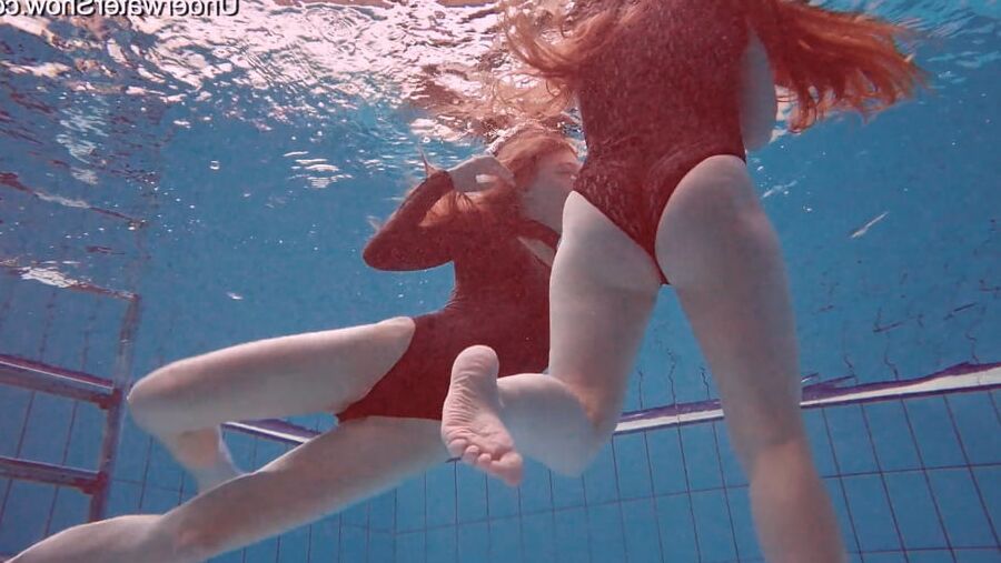 Simonna and Diana UnderWaterShow