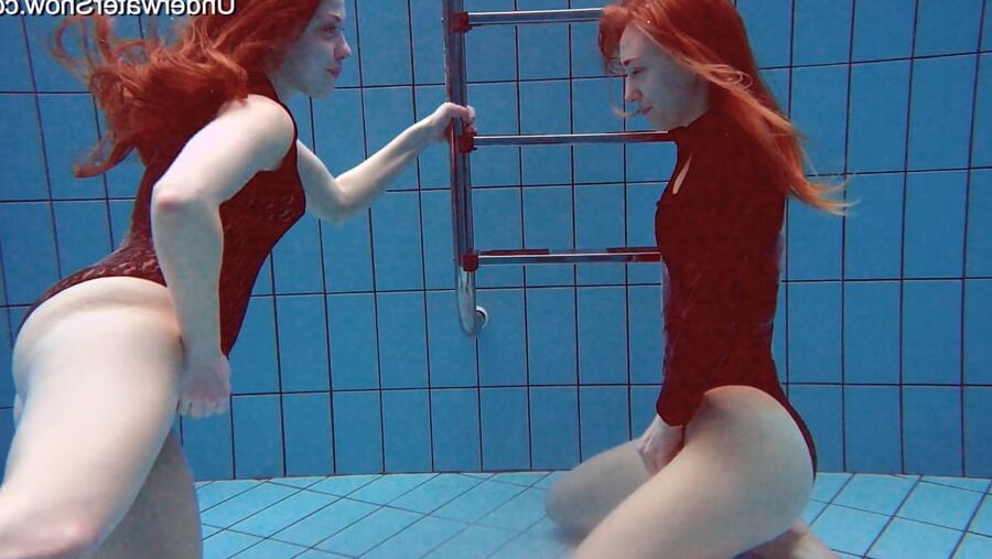 Simonna and Diana UnderWaterShow