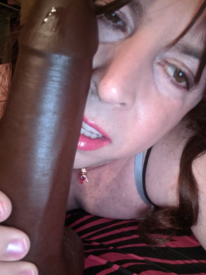 BBC Cumbunny Poses Cute and Sucks Rob Piper Dildo