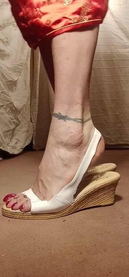 asian ts sexy feet in sandals, mules, high hells .