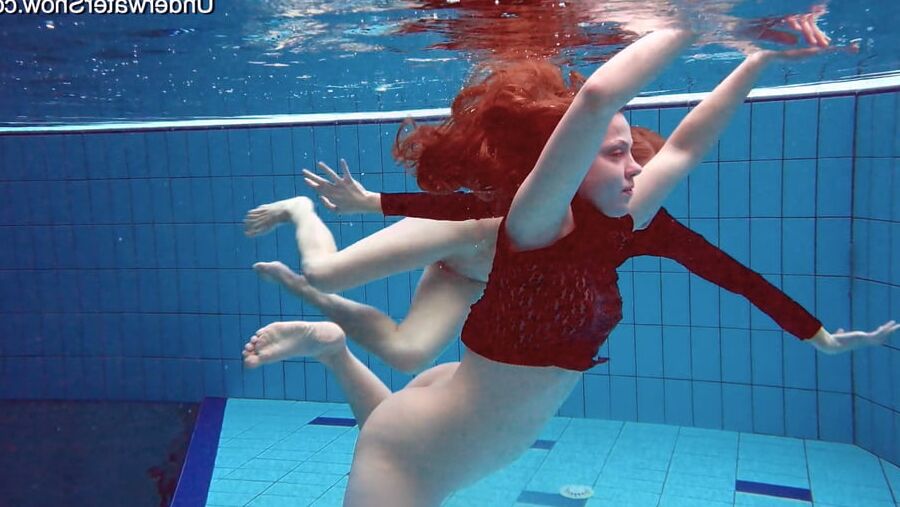 Simonna and Diana UnderWaterShow
