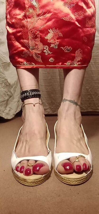 asian ts sexy feet in sandals, mules, high hells .