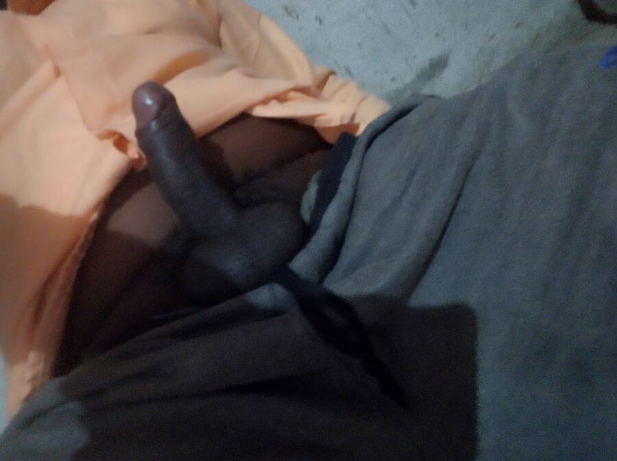 Salut les amis, je suis en contact avec n'importe quelle fille intéressée à faire du sexe avec moi
