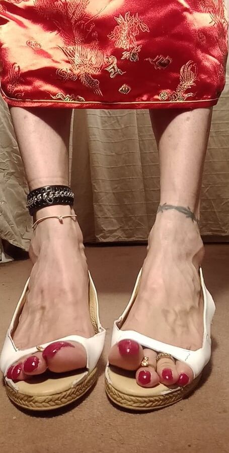 asian ts sexy feet in sandals, mules, high hells .