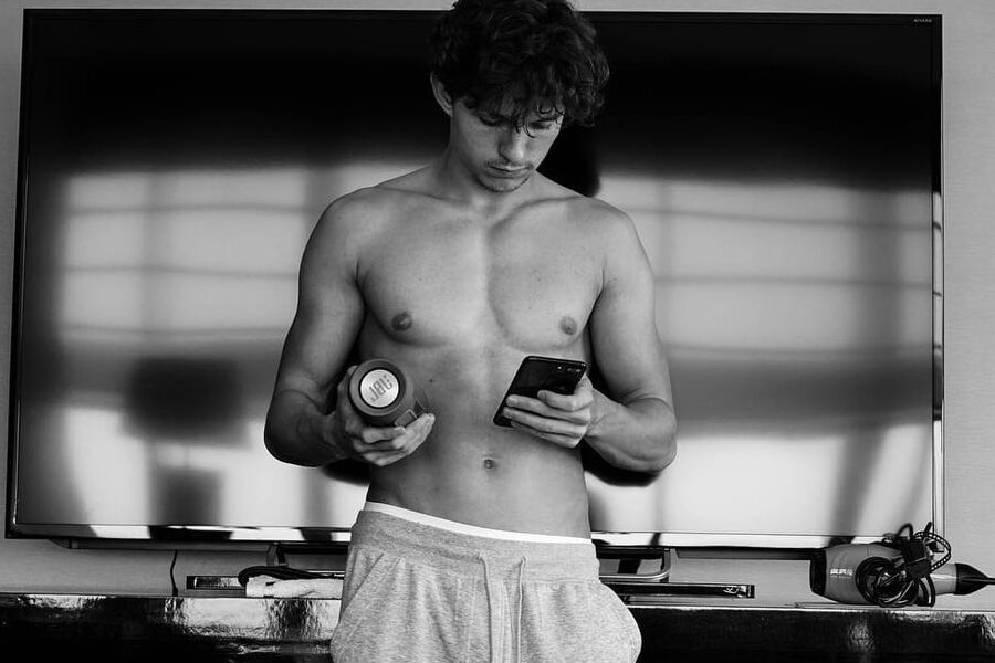 Sexy male celebrity Tom Holland various shirtless pics