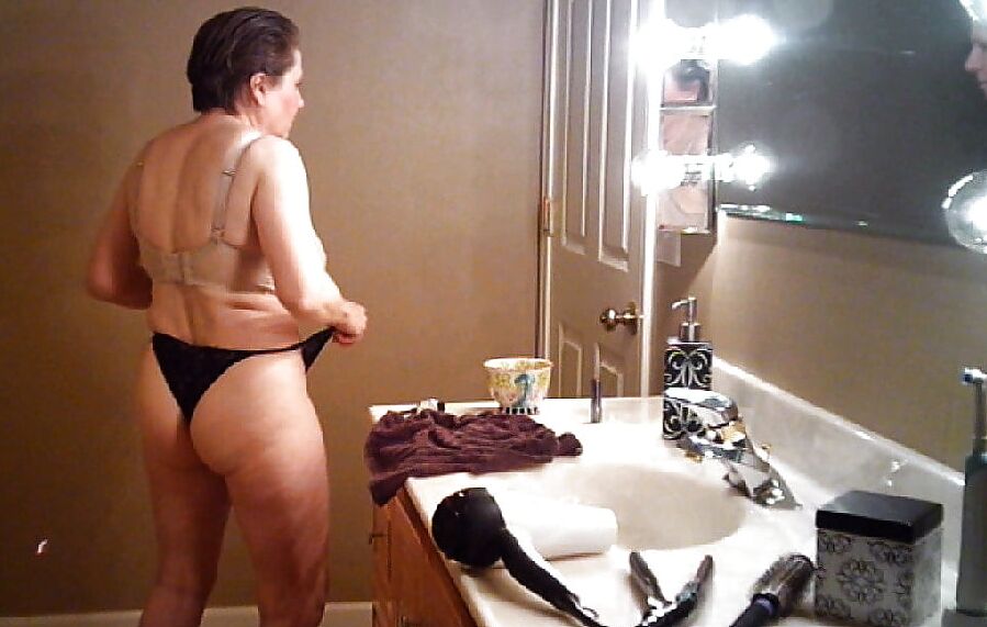 Mature Mom Tits and Ass getting ready by Marierocks