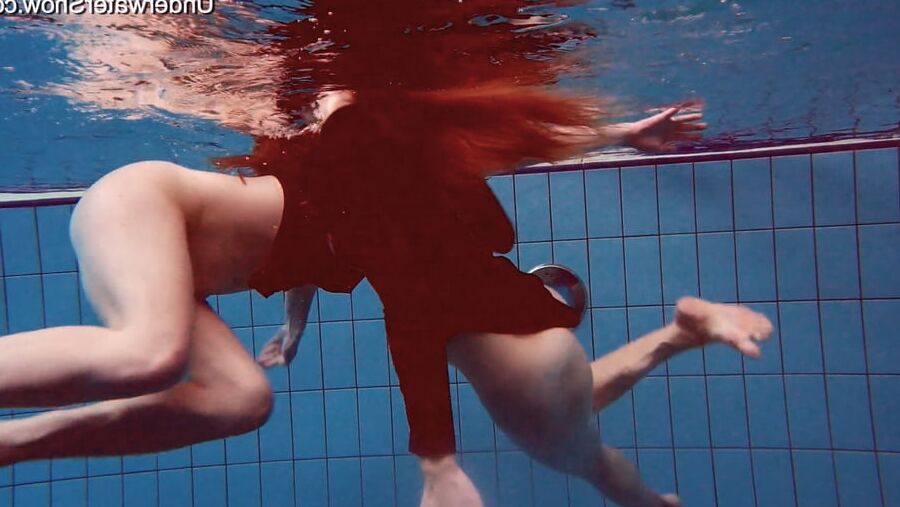 Simonna and Diana UnderWaterShow