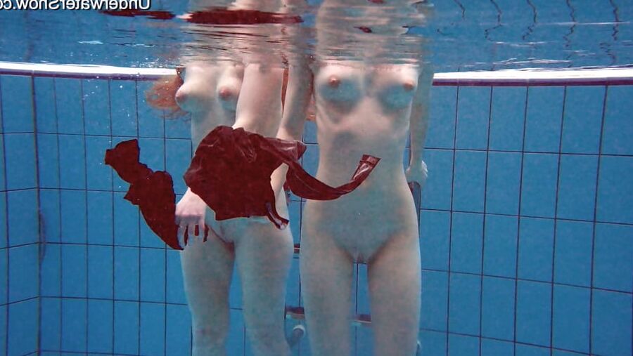 Simonna and Diana UnderWaterShow
