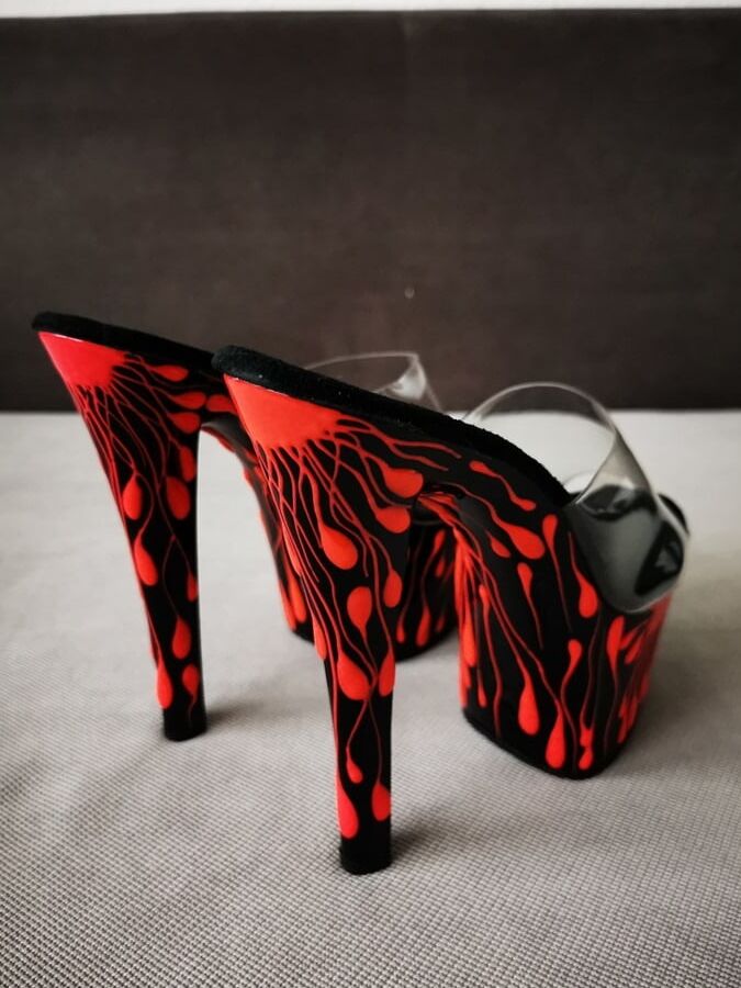 Sexy CD Feet On High Heels Posing In Neon Light