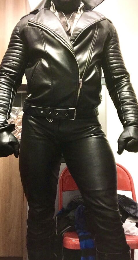 Brody Richardson onlyfans. Leathered Up Black Muscle