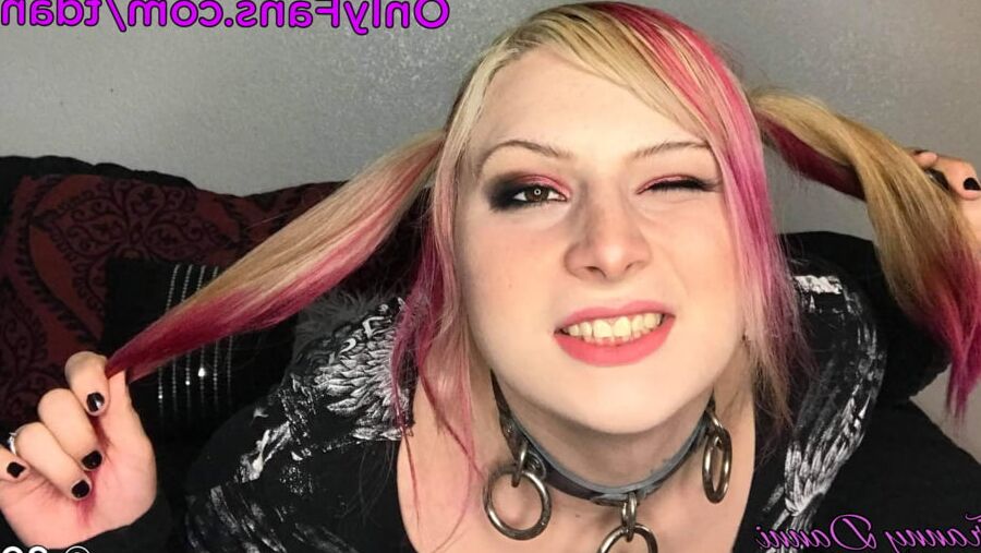 Sexy Tranny Danni Poses and Cums