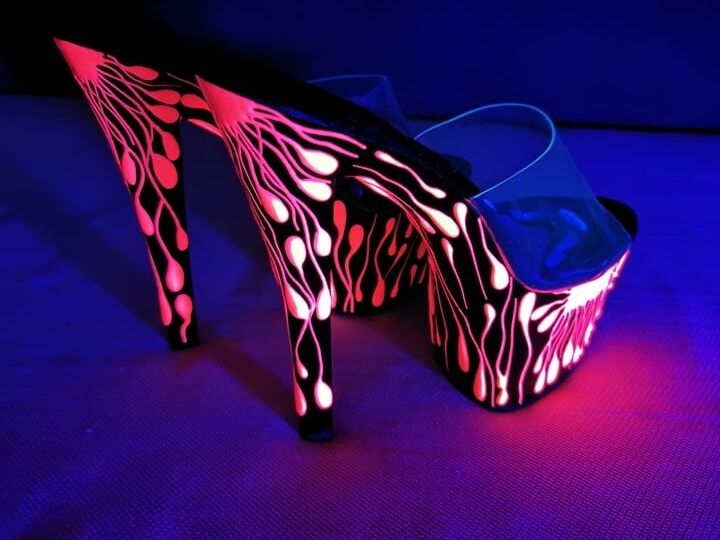 Sexy CD Feet On High Heels Posing In Neon Light