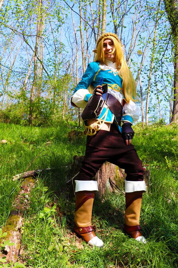 crossdress cosplay Zelda exploration