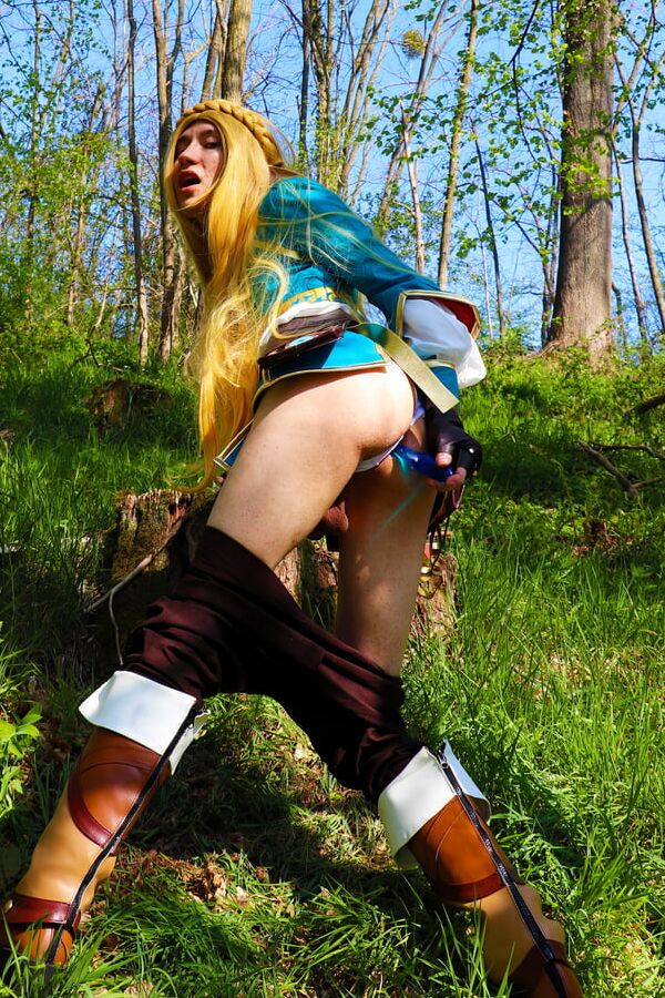 crossdress cosplay Zelda exploration
