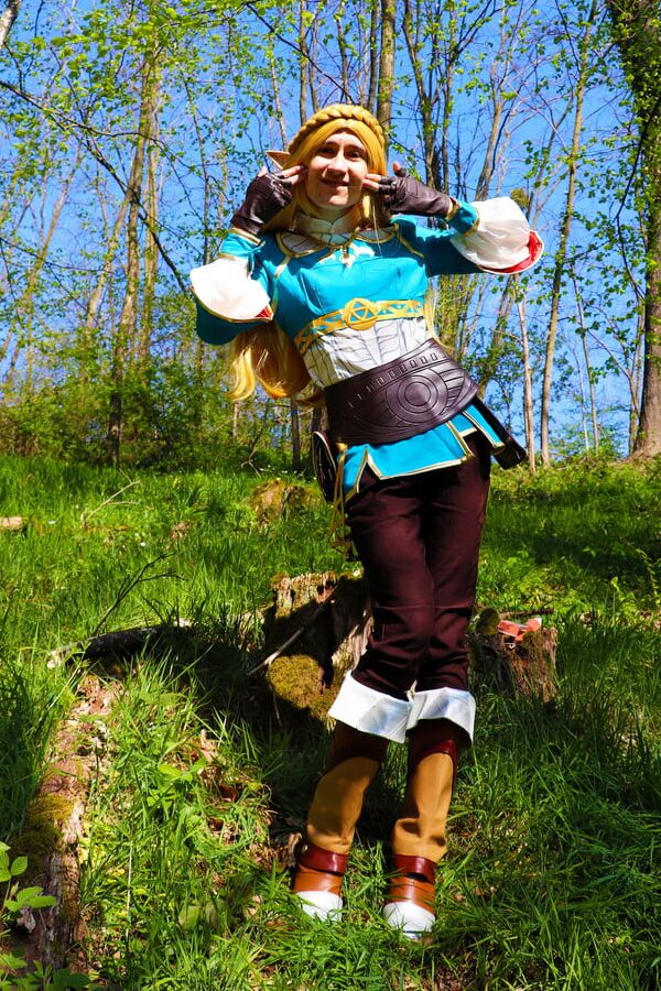 crossdress cosplay Zelda exploration