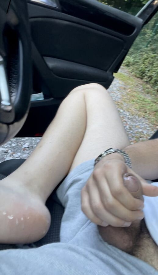 German twink has a lot of fun in his car