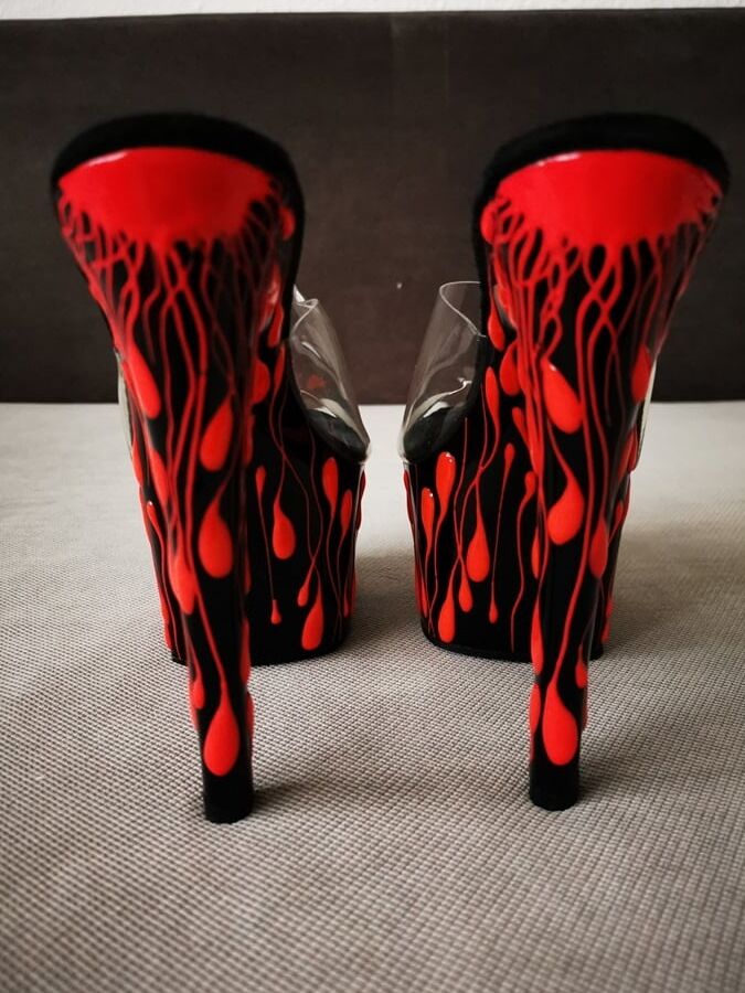 Sexy CD Feet On High Heels Posing In Neon Light