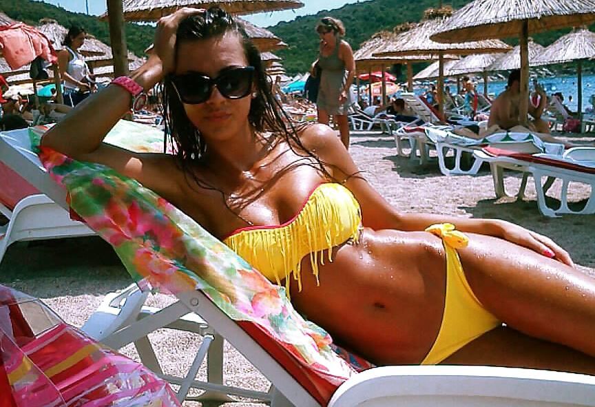 Red : (Serbian girl)