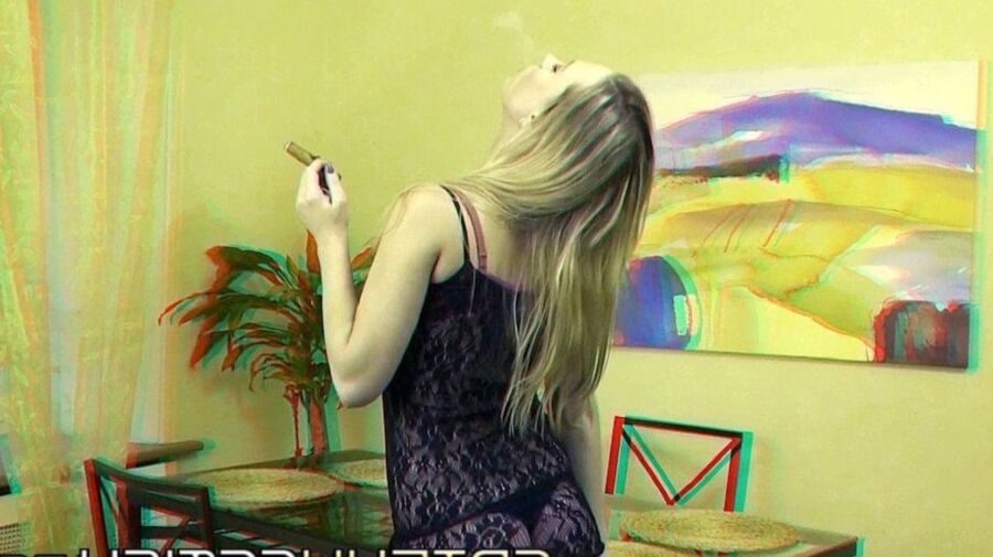 Tygra slut fills her hole with delicious vegetables.