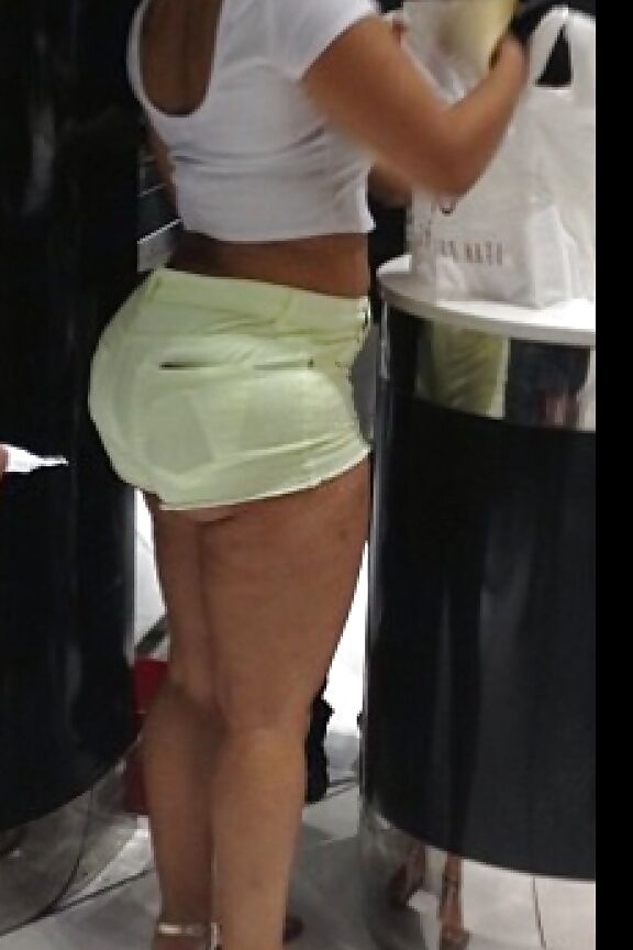 Damn look at that booty!