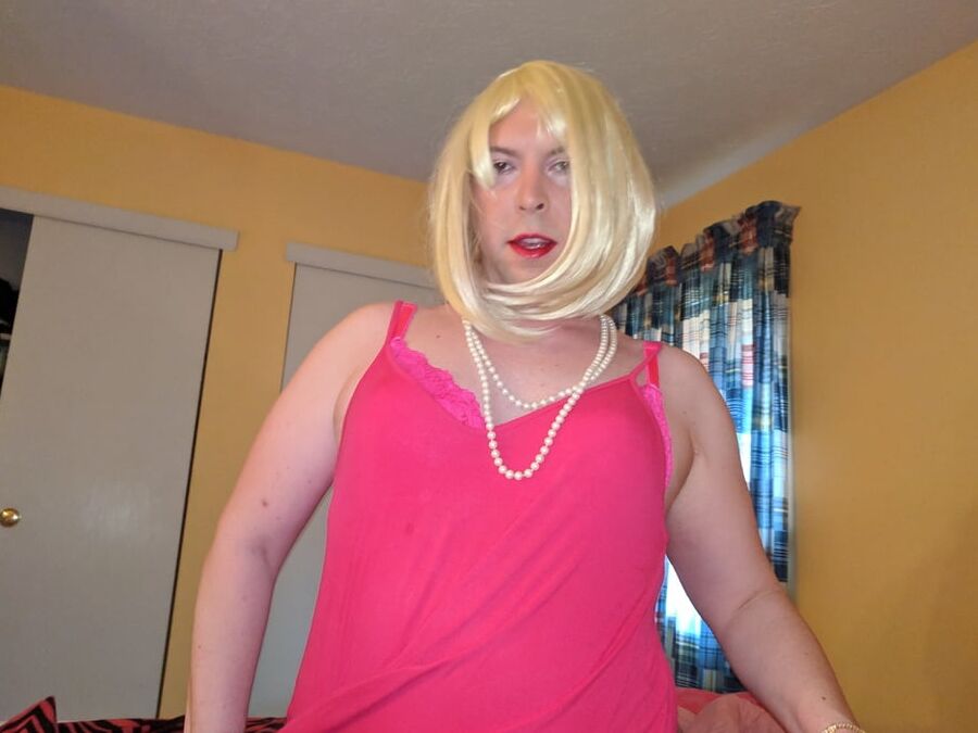 BBC Addicted Sissy Shows Ass and Poses