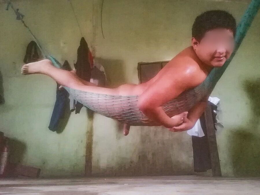 Atravesando una Amaca con mi Dura Verga -