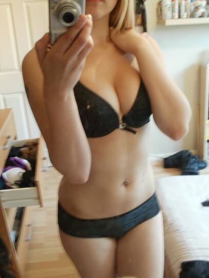 Bangin Babe Showing Off Her Sexy Body