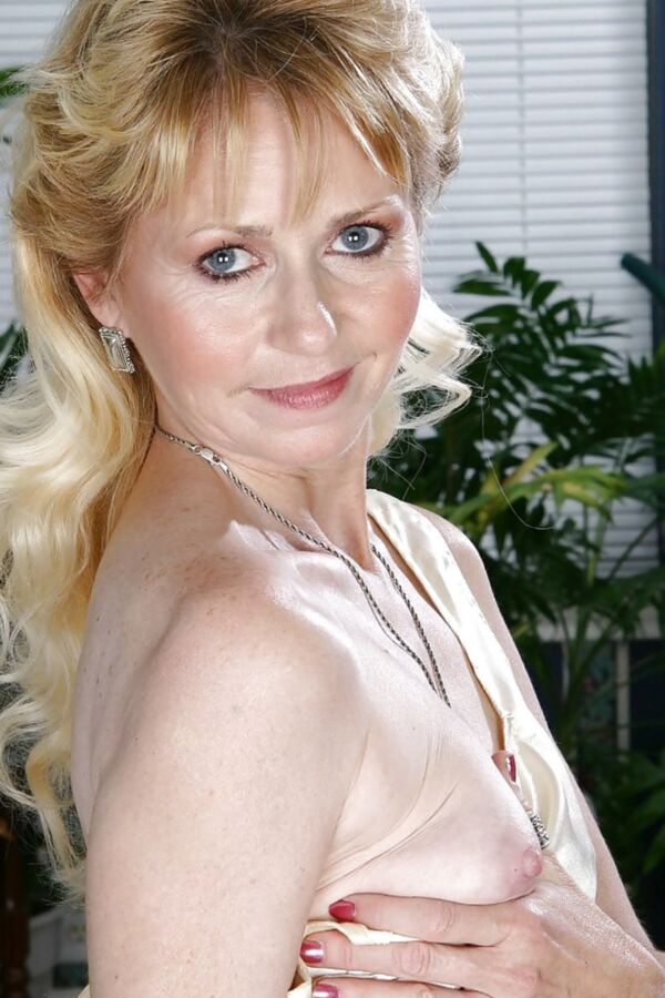 Granny Lynn from OlderWomanFun