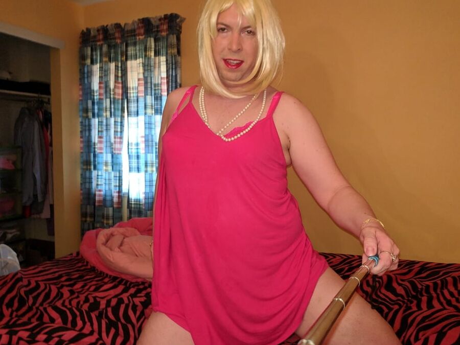 BBC Addicted Sissy Shows Ass and Poses