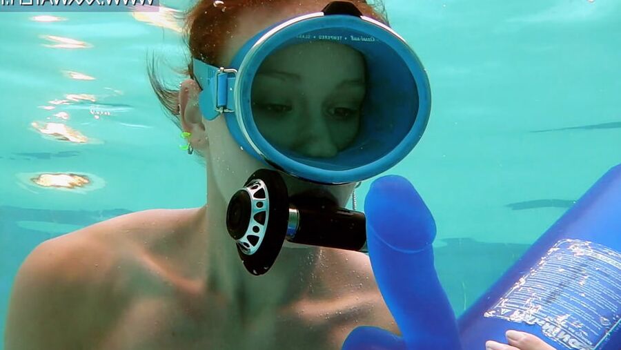 Minnie Manga Blue Dildo UnderWaterShow
