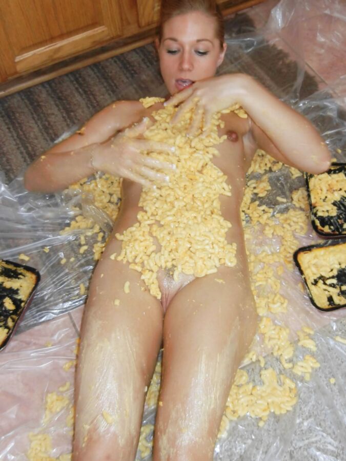 Lina gets messy with mac and cheese
