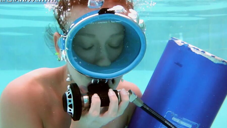 Minnie Manga Blue Dildo UnderWaterShow