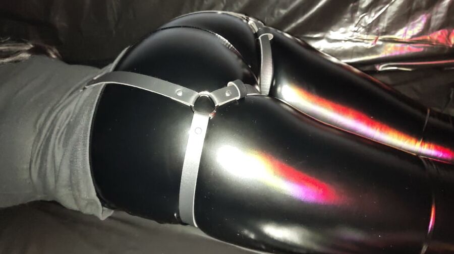 Ass in Black Leather Leggings &amp; Cumshot