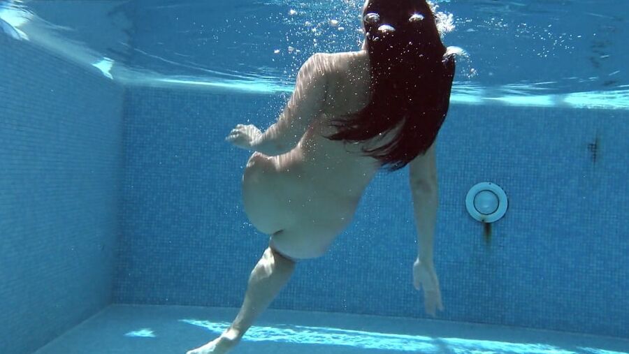 Jessica Lincoln Pt. UnderWaterShow