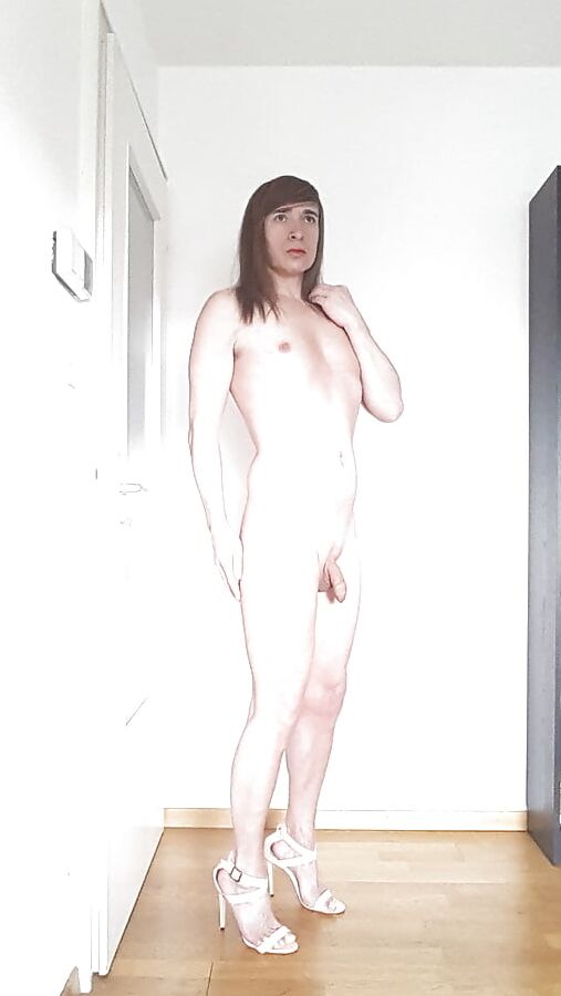 Tygra hig-heeled with good butt plug in her cunt ass.