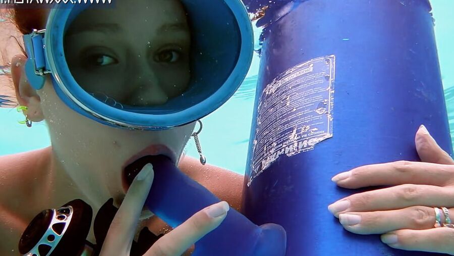 Minnie Manga Blue Dildo UnderWaterShow